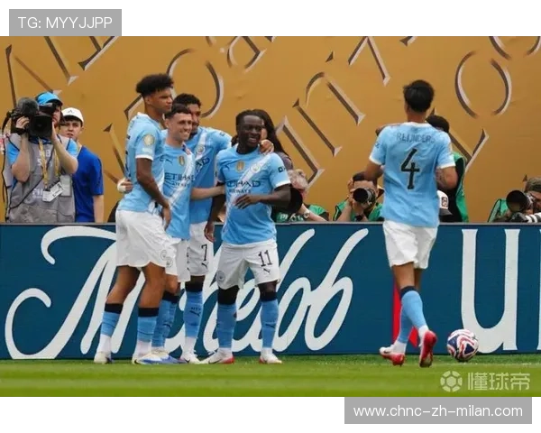 福登的进球后向球迷区庆祝，表现亲切与球迷互动，福登受伤了吗